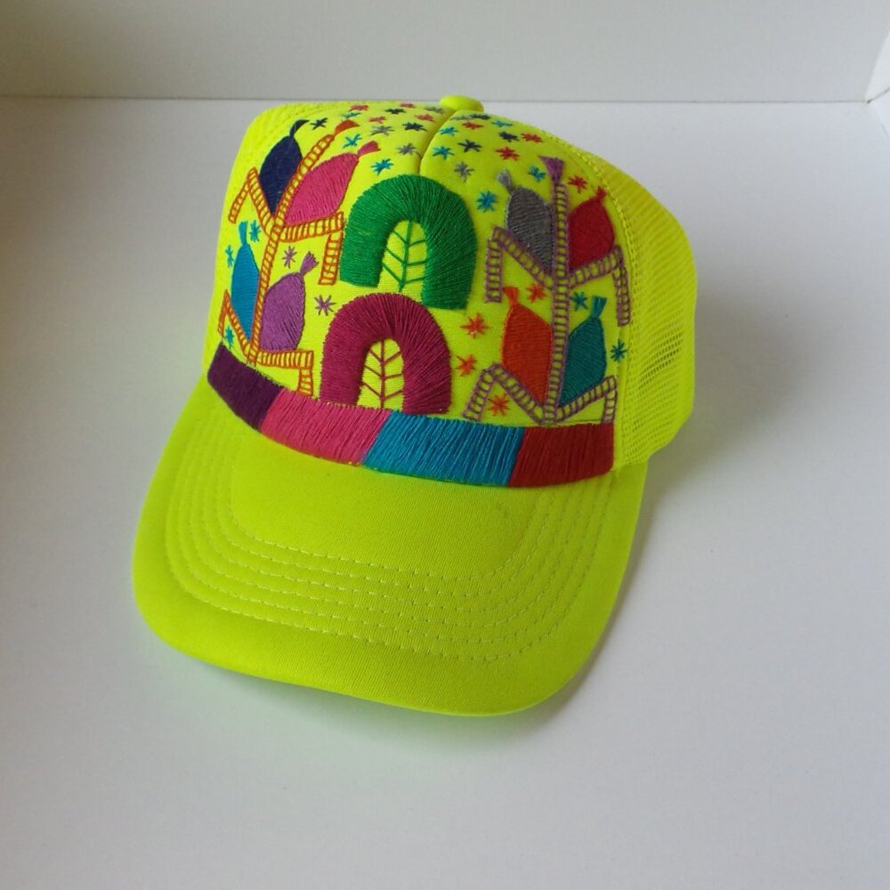 Embroidered hat - Picture 2 of 5